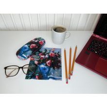 Renoir: Váza rózsákkal - Szemüvegtok tisztítókendővel - von Lilienfeld