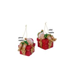   Csomagon pihenő manó 7,2x8,5x8cm, műanyag függődísz dekorfigura, Holly – Boltze