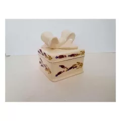   Violin levendulás szögletes doboz, kerámia, kézzel festett-13,5x13,5x14,5cm – Vanilia Kerámia